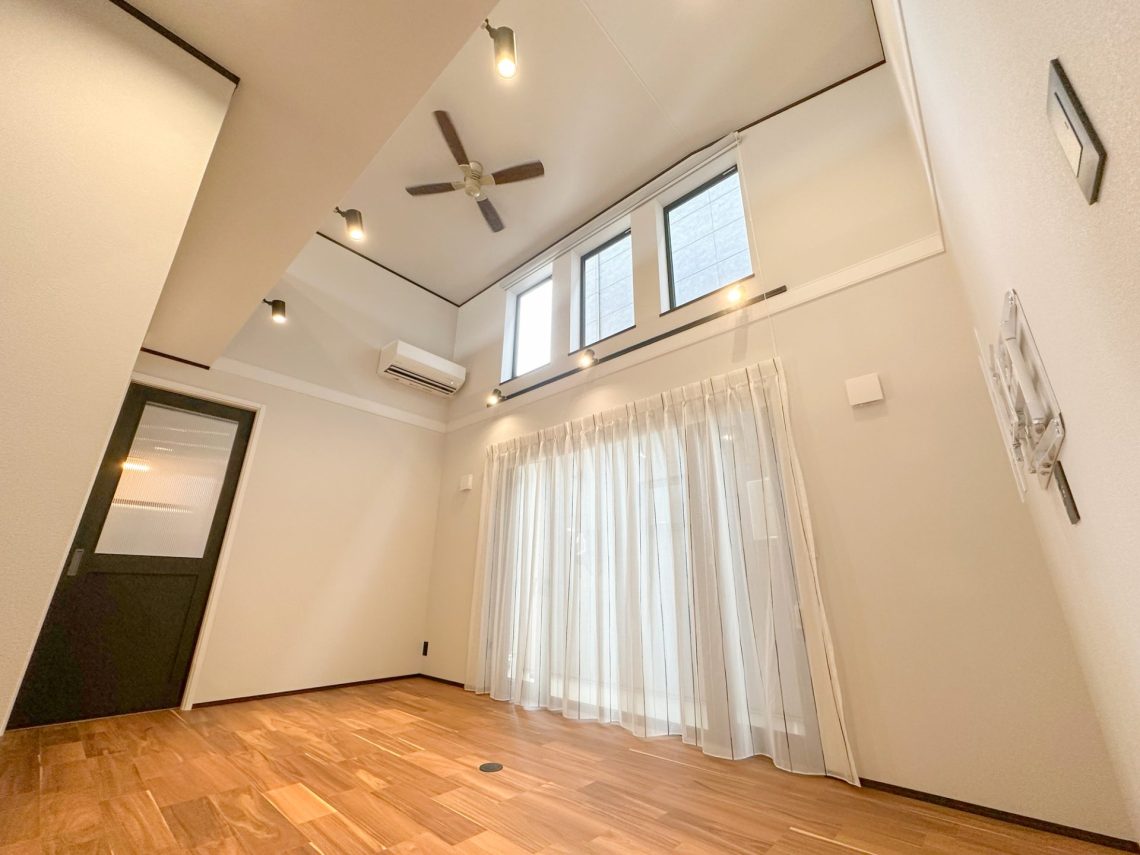 20坪の吹抜け付きのロフト付き平屋