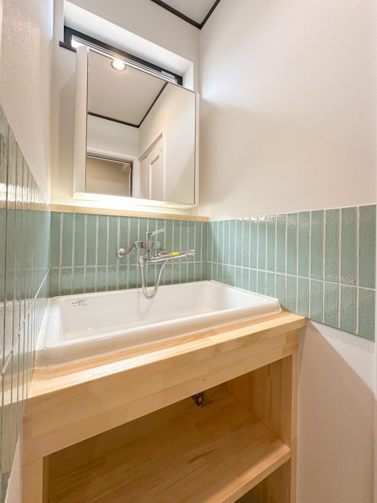 20坪の吹抜け付きのロフト付き平屋