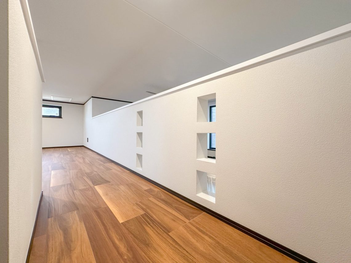 20坪の吹抜け付きのロフト付き平屋