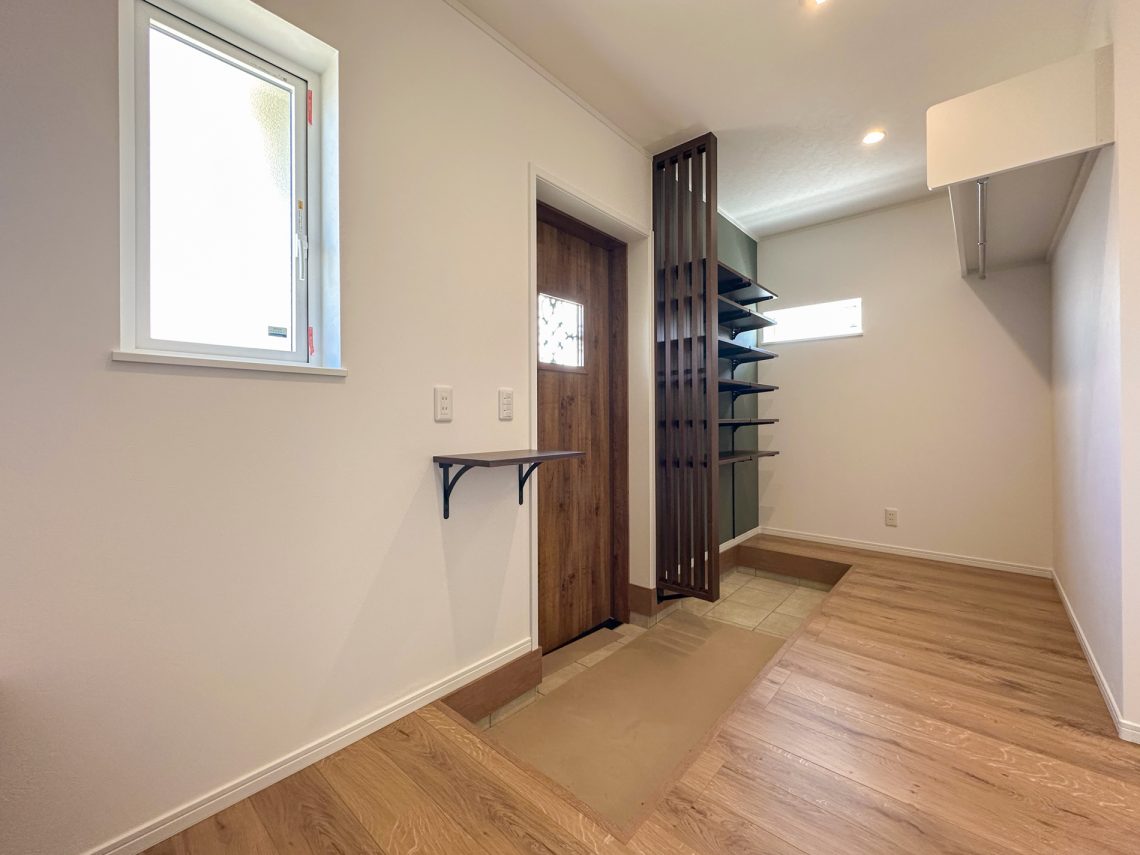 わさびグリーンの外壁がかわいいスキップフロアがあるお家