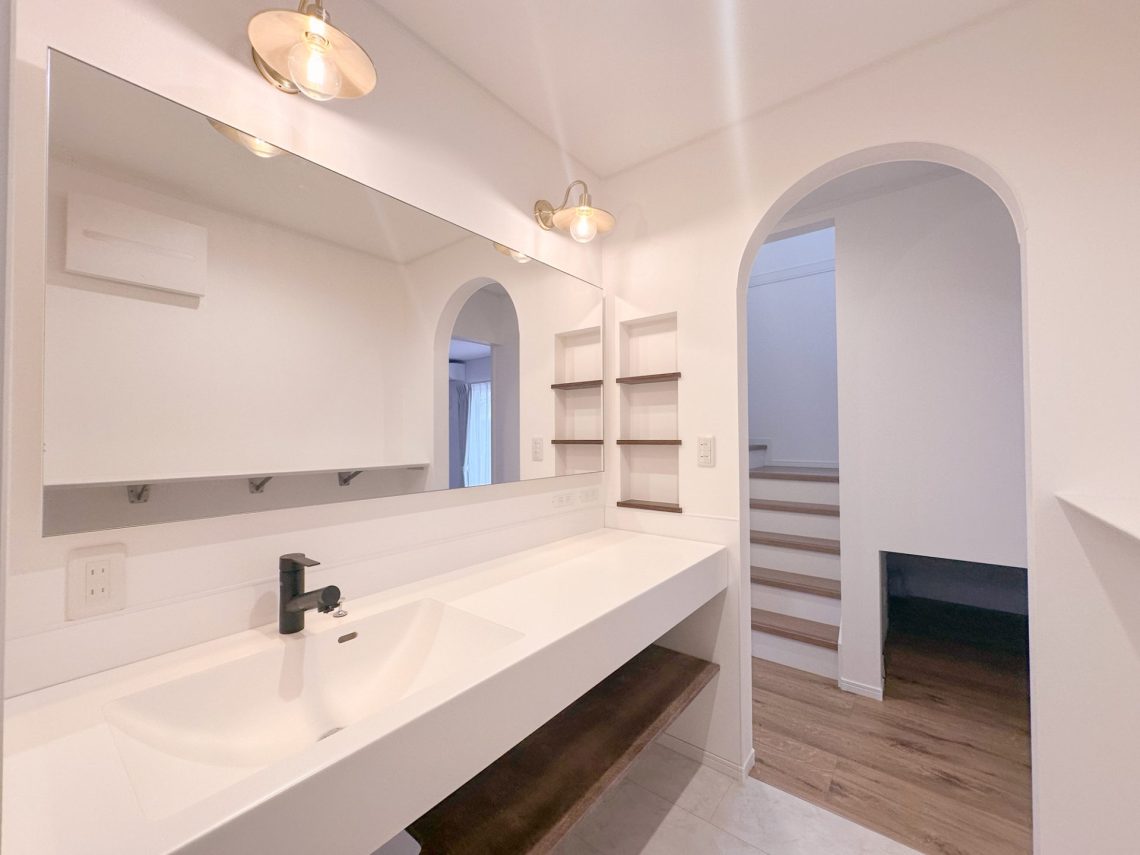 わさびグリーンの外壁がかわいいスキップフロアがあるお家