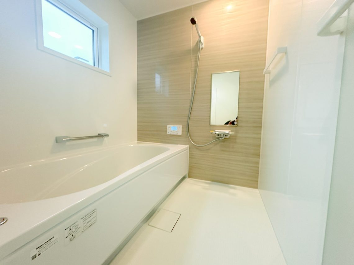 開放的な吹抜けと畳スペースがあるゆとりと快適さを備えたお家