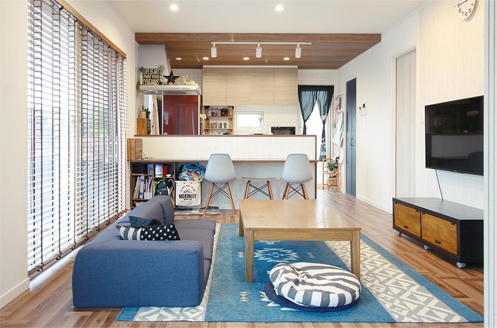 カフェカウンターのある家