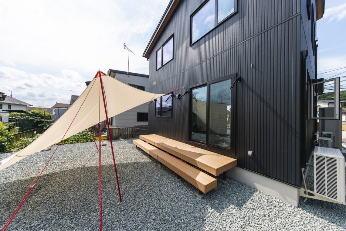 アウトドアリビングのあるアメリカンスタイルのお家