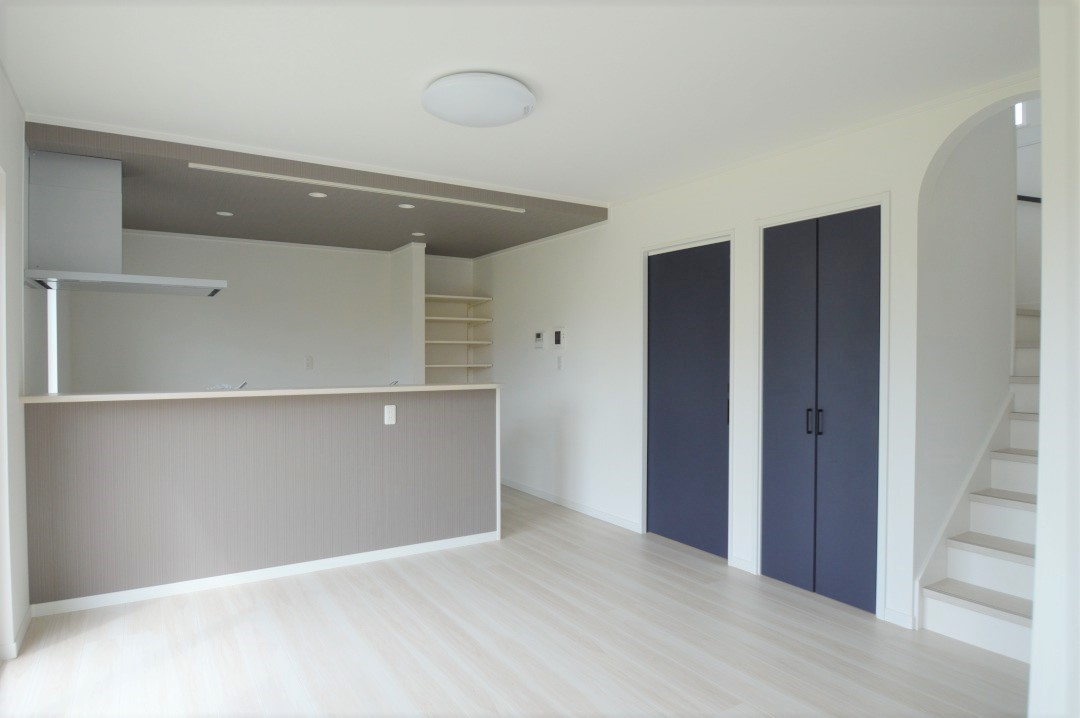 軒を深くだした片流れ屋根のお家