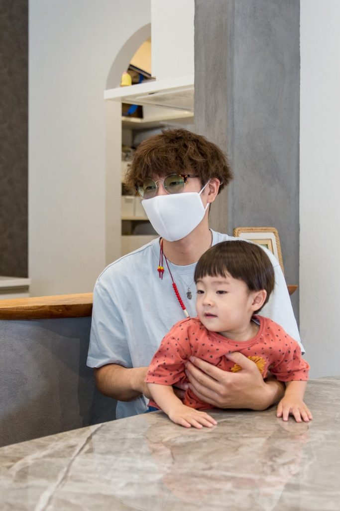 家族みんなの思い出になる塗り壁カウンター