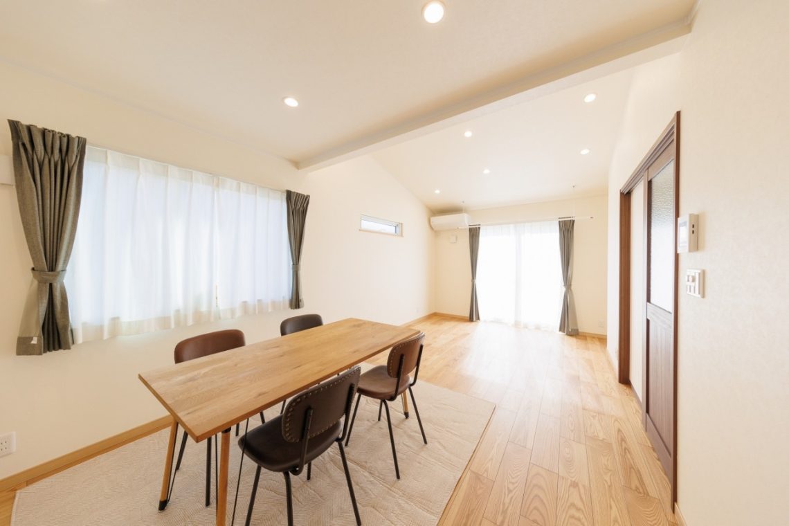 南北に縦長の土地に叶えた！22坪ミニ勾配天井がある平屋