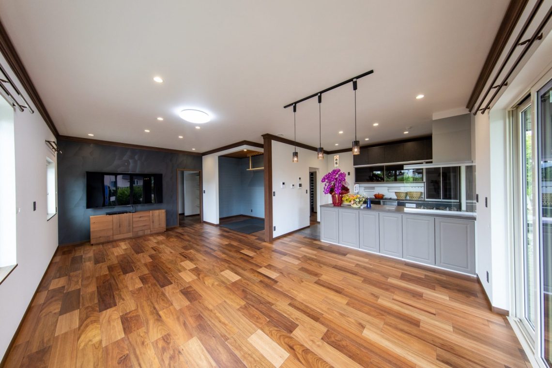 オトナの秘密基地を大公開！バイクガレージがあるお家