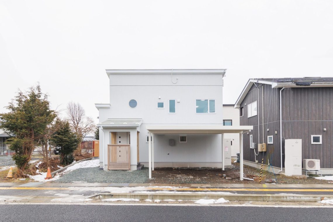 吹抜け&畳スペースのある23畳のゆったりリビングのお家