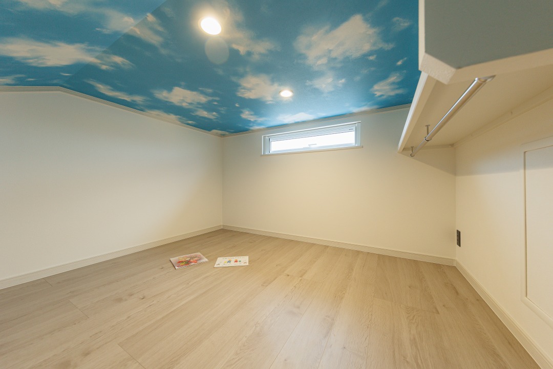 小屋裏収納付きの回遊動線で家事ラクの規格住宅