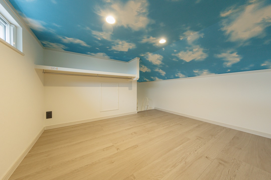 小屋裏収納付きの回遊動線で家事ラクの規格住宅