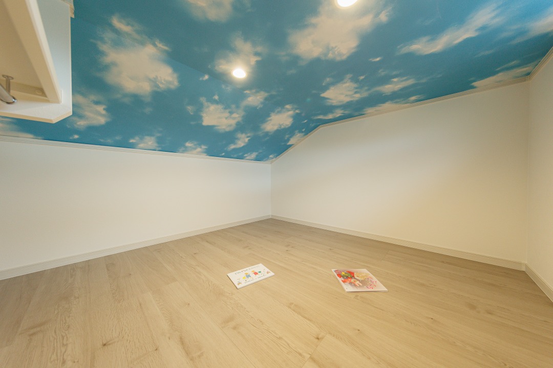 小屋裏収納付きの回遊動線で家事ラクの規格住宅