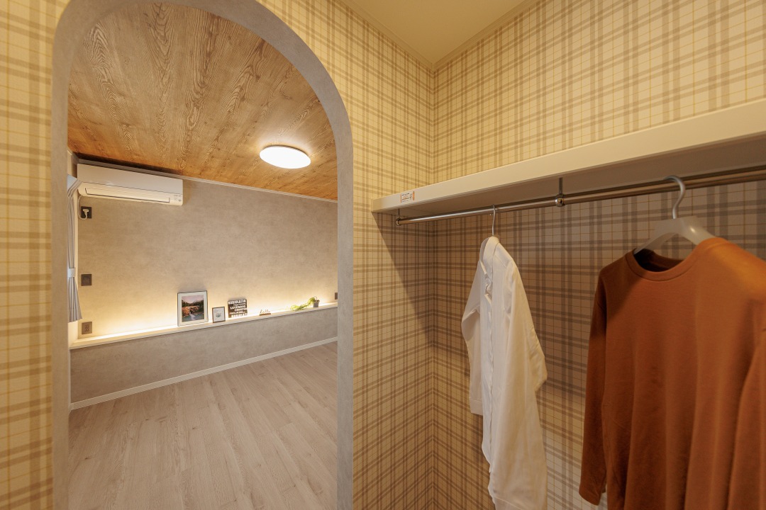 小屋裏収納付きの回遊動線で家事ラクの規格住宅