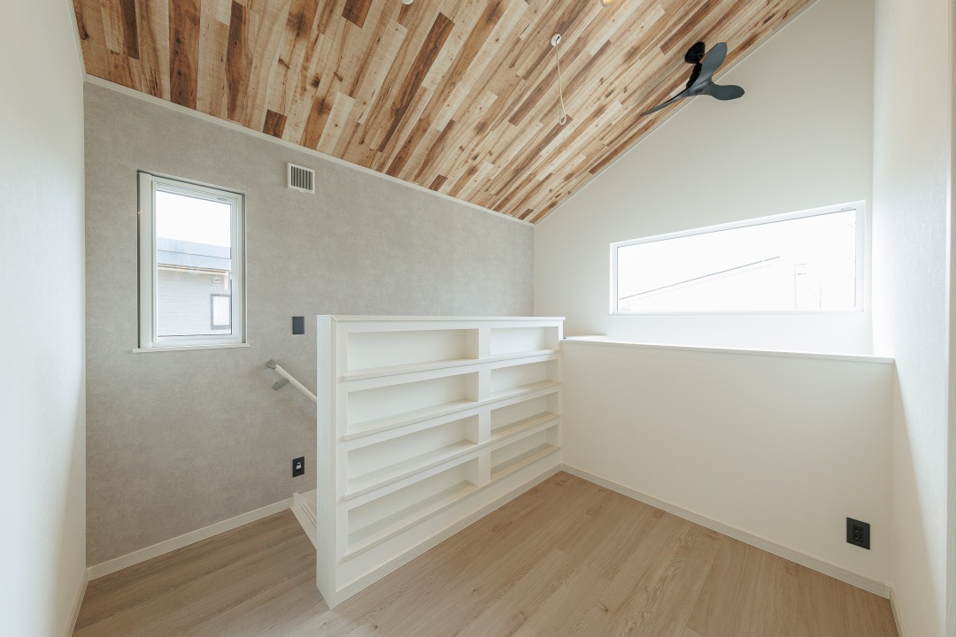 小屋裏収納付きの回遊動線で家事ラクの規格住宅