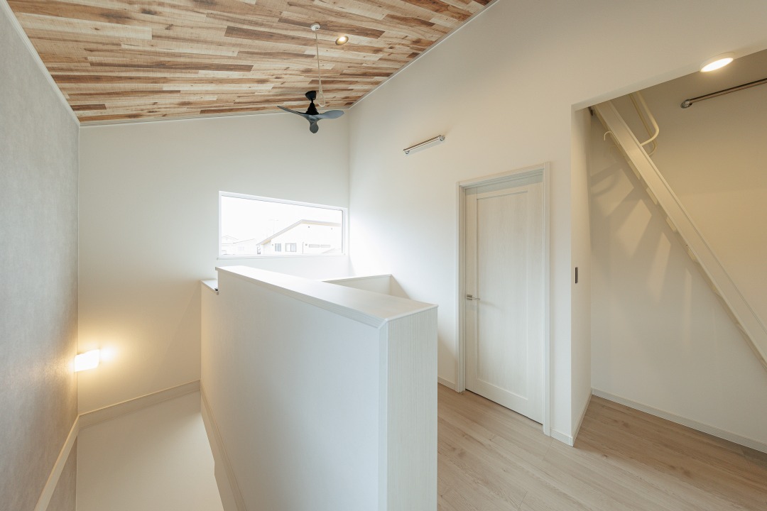 小屋裏収納付きの回遊動線で家事ラクの規格住宅