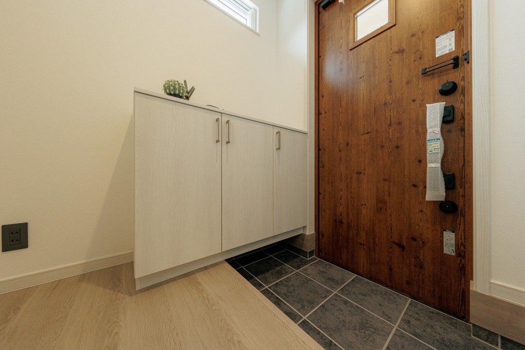 小屋裏収納付きの回遊動線で家事ラクの規格住宅