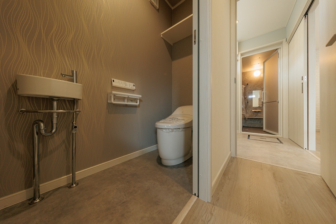 小屋裏収納付きの回遊動線で家事ラクの規格住宅