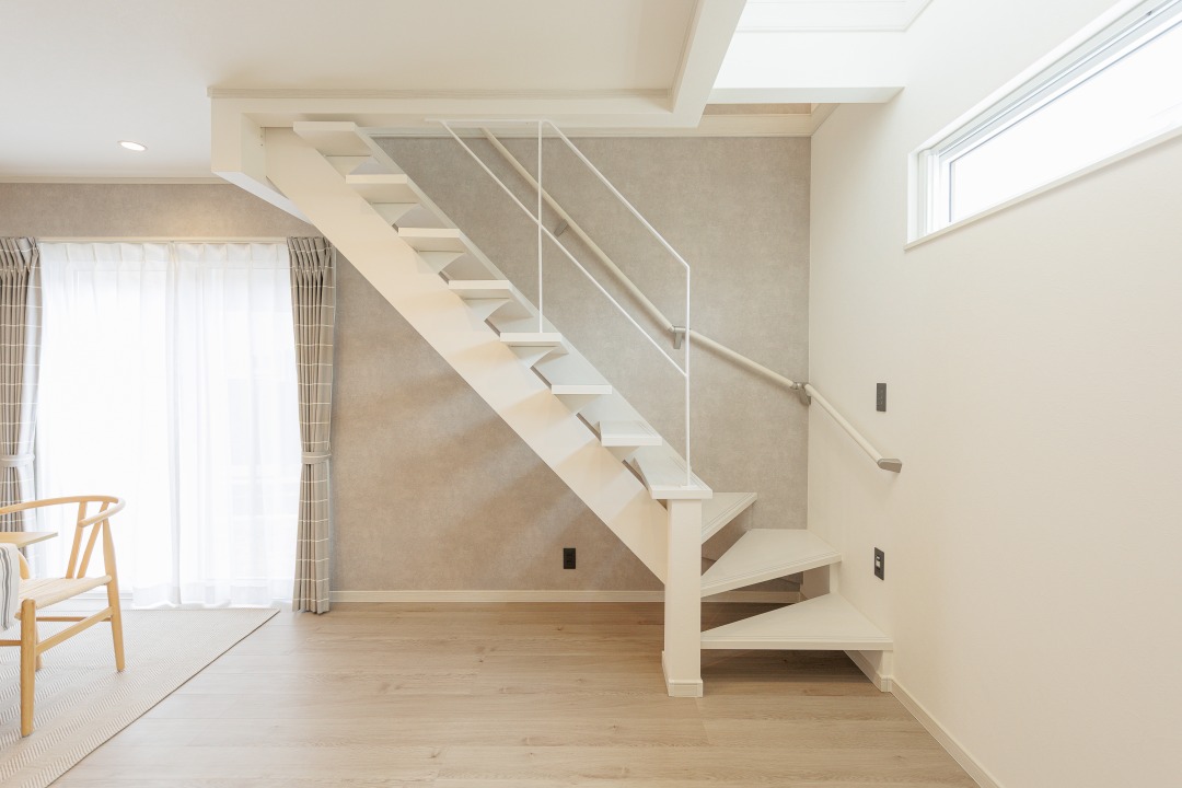 小屋裏収納付きの回遊動線で家事ラクの規格住宅