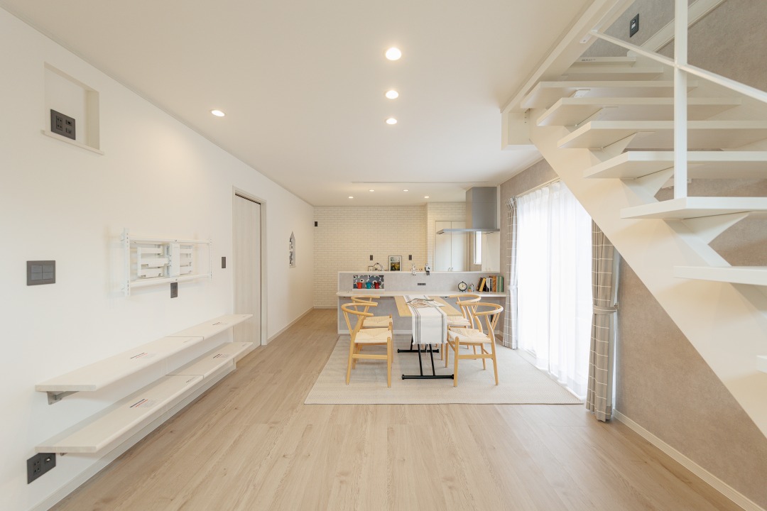 小屋裏収納付きの回遊動線で家事ラクの規格住宅