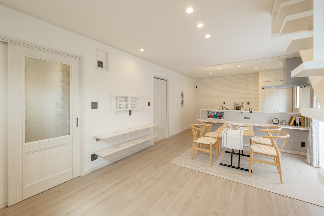 小屋裏収納付きの回遊動線で家事ラクの規格住宅