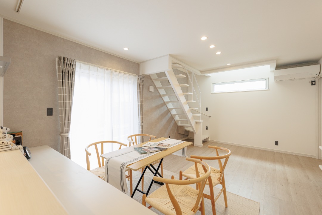 小屋裏収納付きの回遊動線で家事ラクの規格住宅