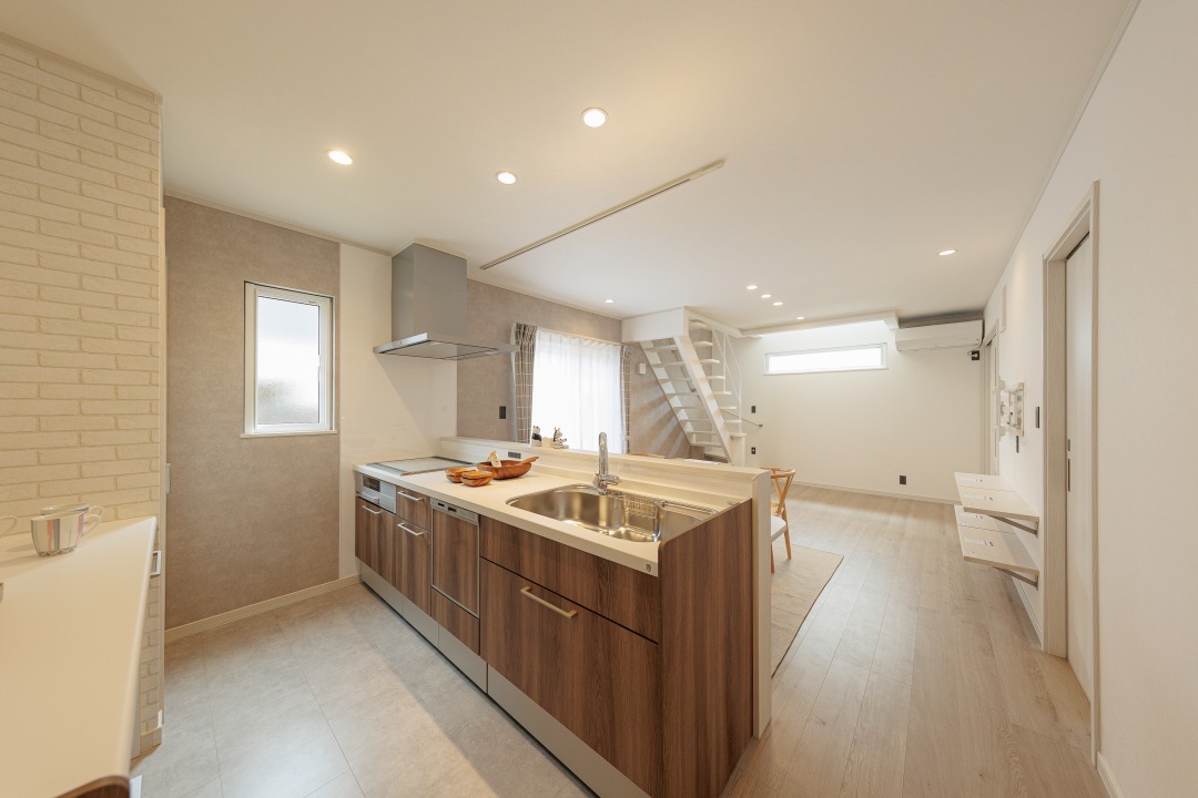 小屋裏収納付きの回遊動線で家事ラクの規格住宅