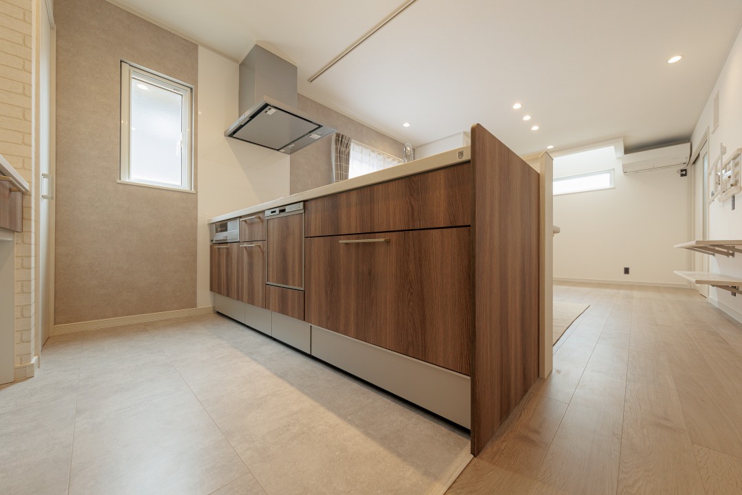 小屋裏収納付きの回遊動線で家事ラクの規格住宅