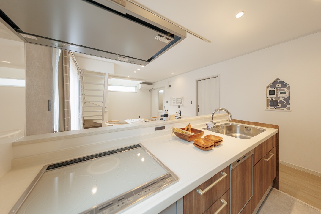 小屋裏収納付きの回遊動線で家事ラクの規格住宅