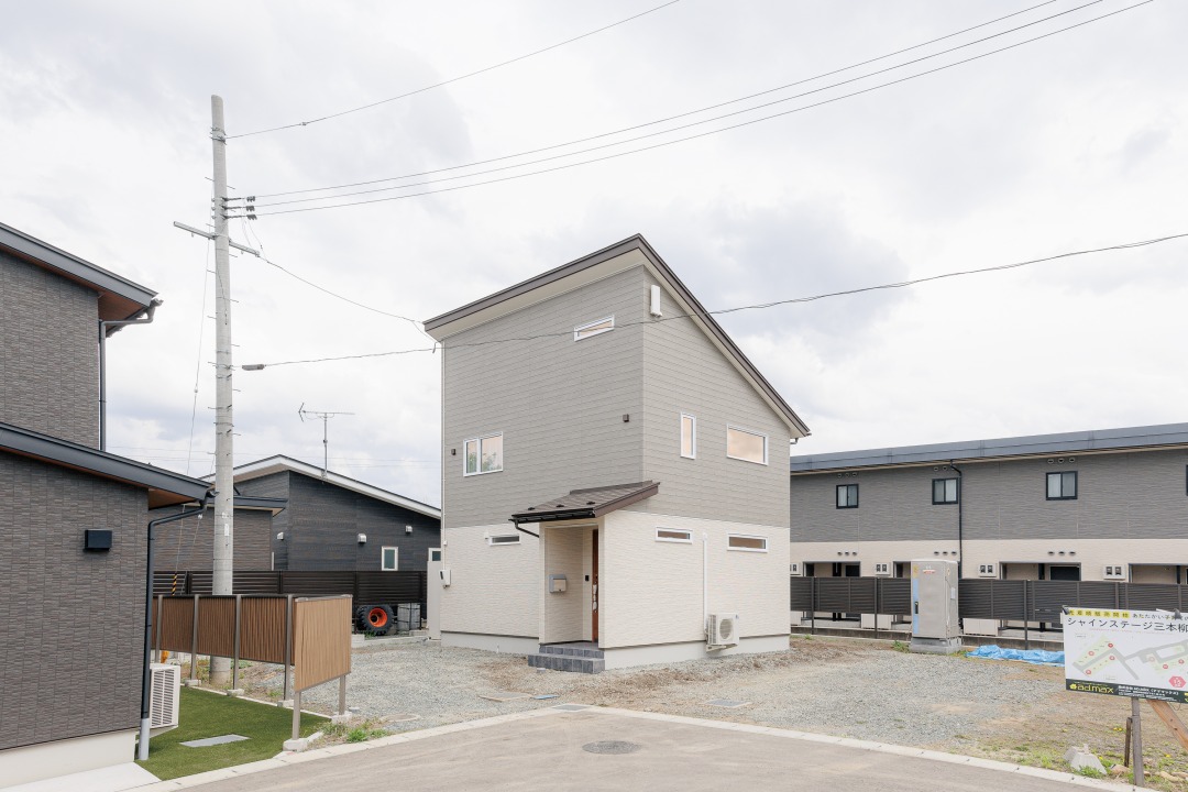 小屋裏収納付きの回遊動線で家事ラクの規格住宅