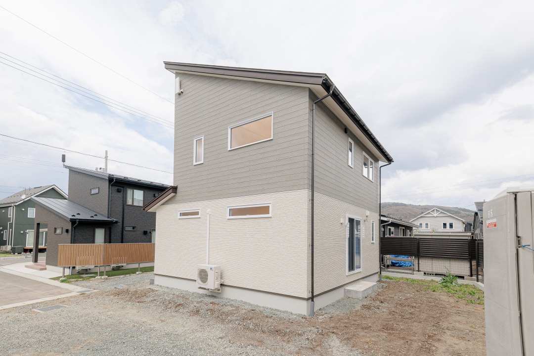 小屋裏収納付きの回遊動線で家事ラクの規格住宅