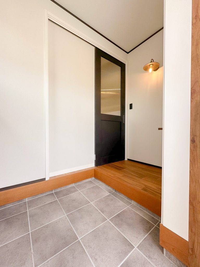 20坪の吹抜け付きのロフト付き平屋