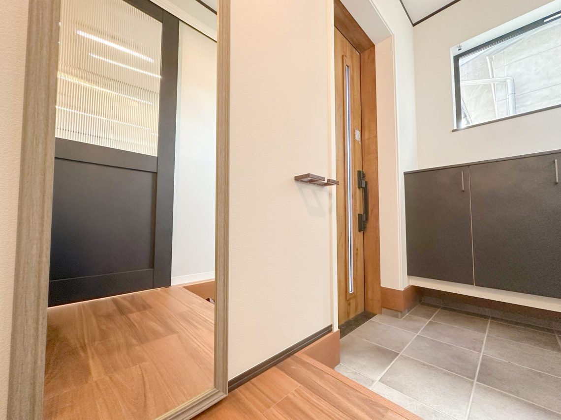 20坪の吹抜け付きのロフト付き平屋