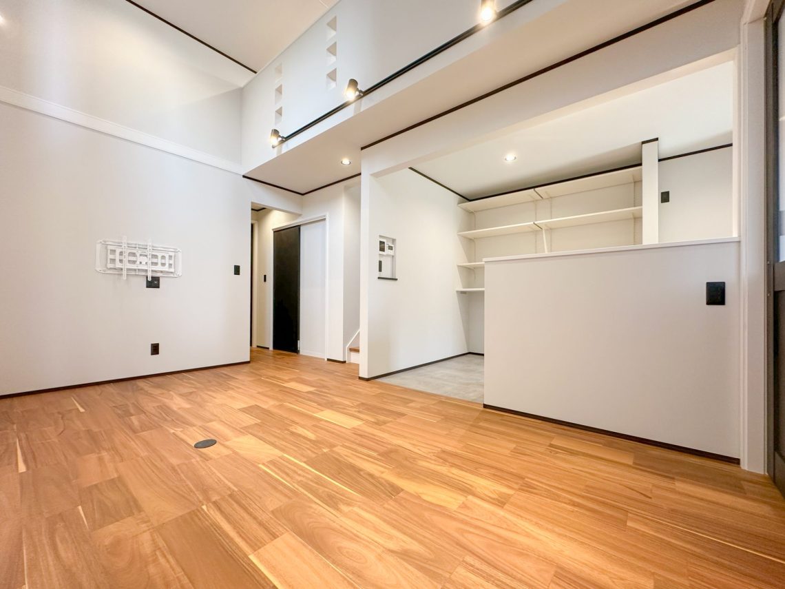 20坪の吹抜け付きのロフト付き平屋