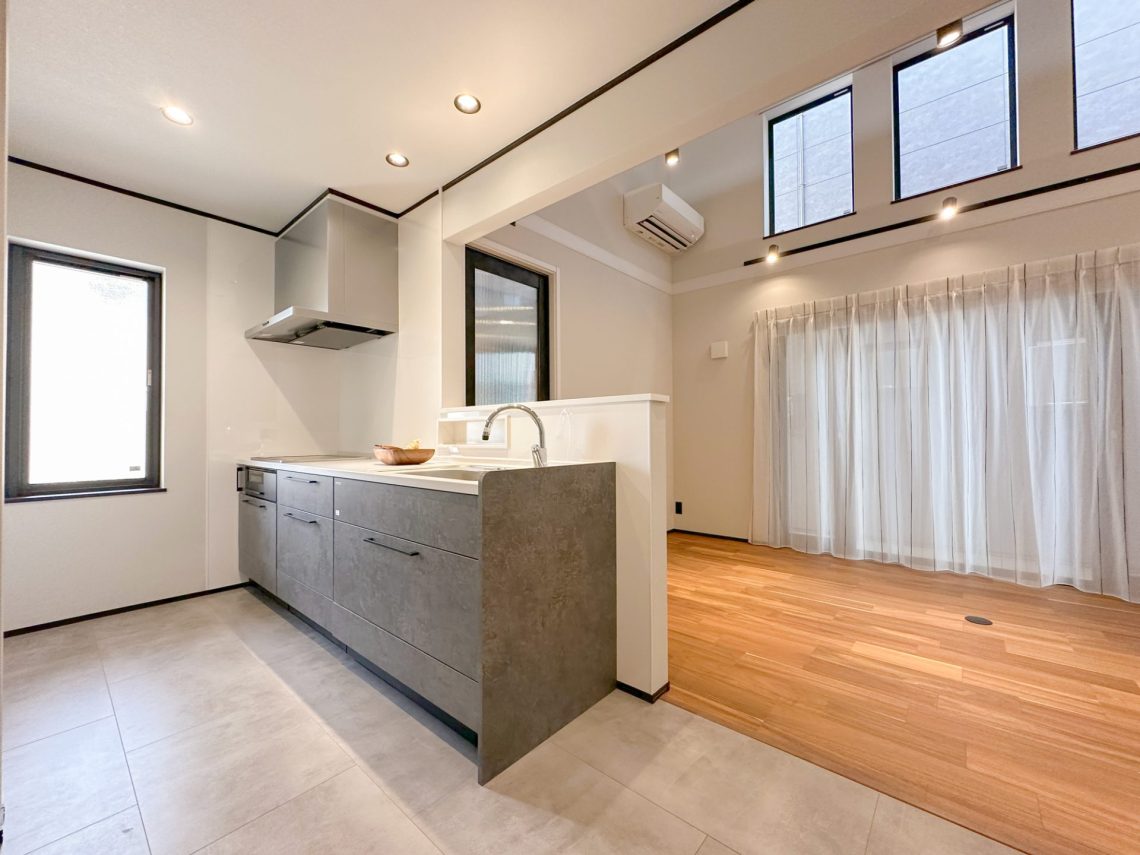 20坪の吹抜け付きのロフト付き平屋