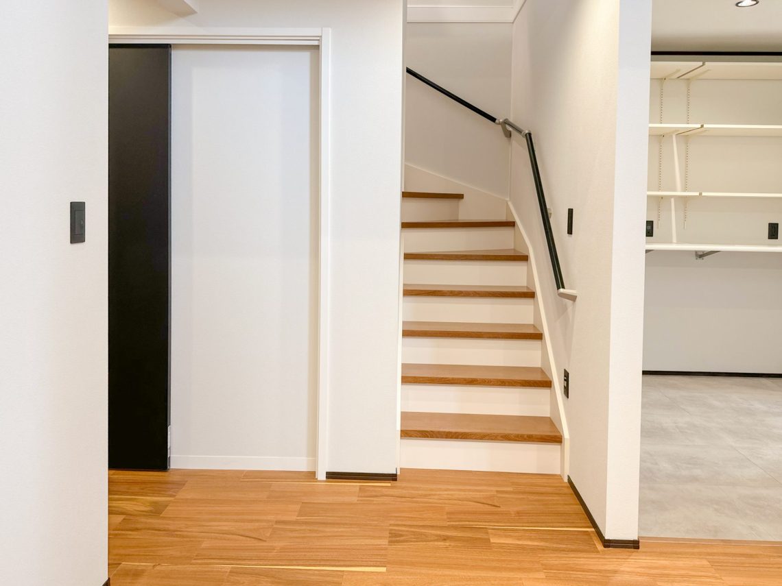 20坪の吹抜け付きのロフト付き平屋