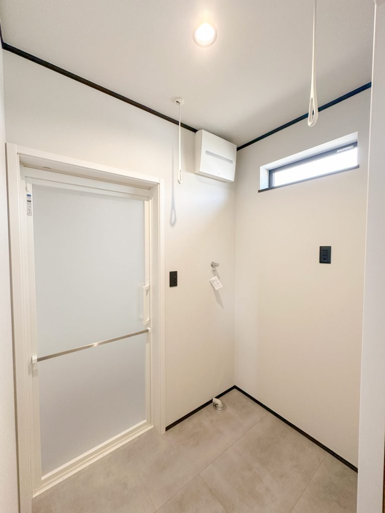 20坪の吹抜け付きのロフト付き平屋