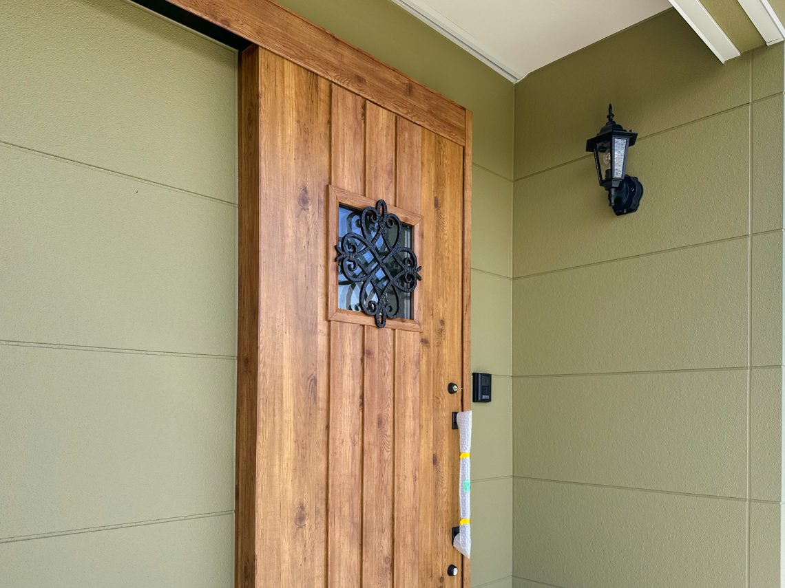 わさびグリーンの外壁がかわいいスキップフロアがあるお家