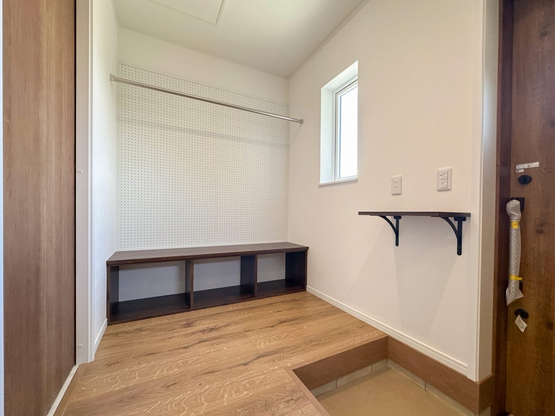 わさびグリーンの外壁がかわいいスキップフロアがあるお家