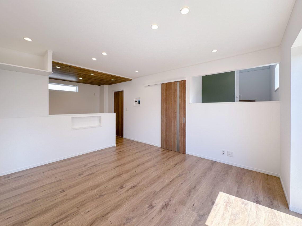 わさびグリーンの外壁がかわいいスキップフロアがあるお家