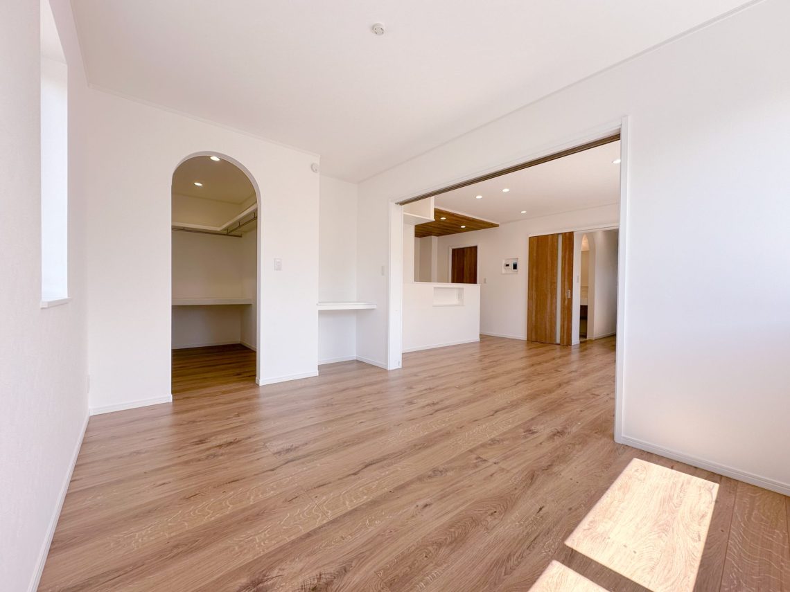 わさびグリーンの外壁がかわいいスキップフロアがあるお家