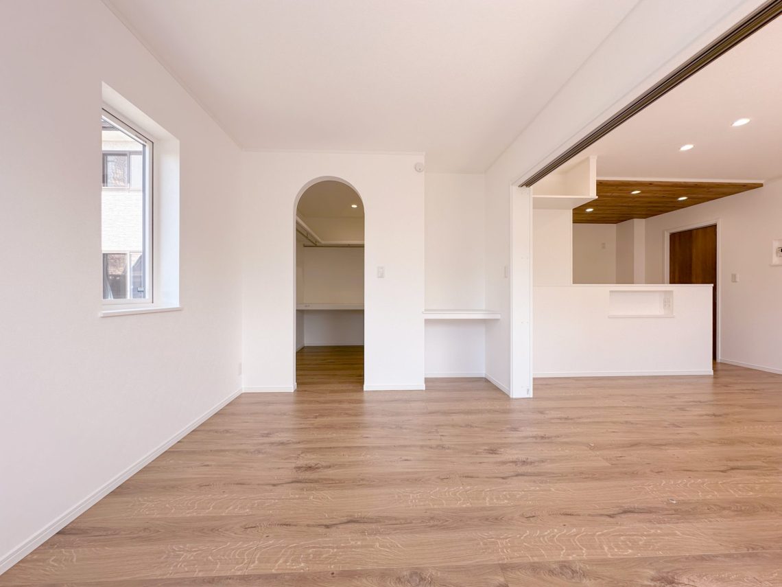 わさびグリーンの外壁がかわいいスキップフロアがあるお家