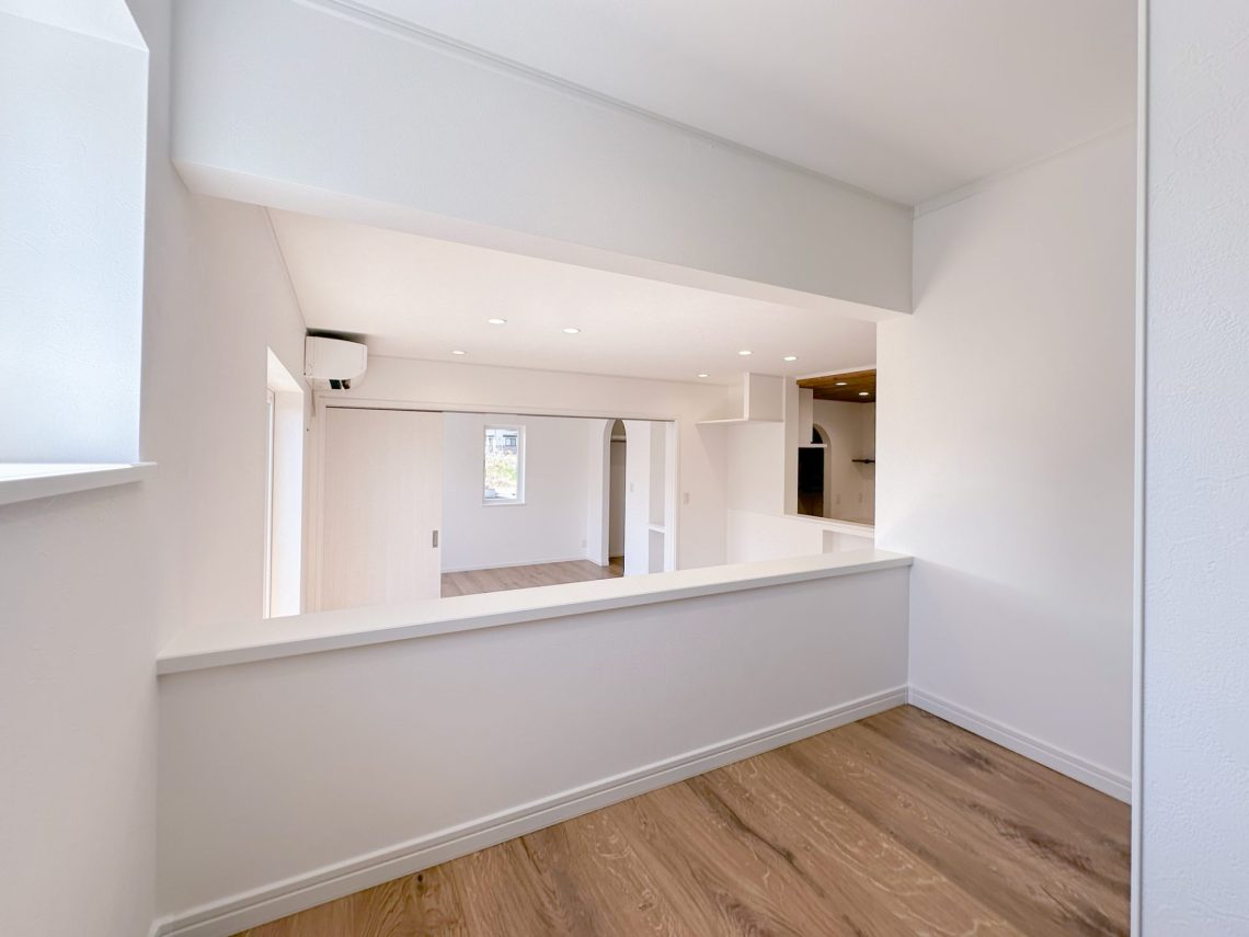 わさびグリーンの外壁がかわいいスキップフロアがあるお家